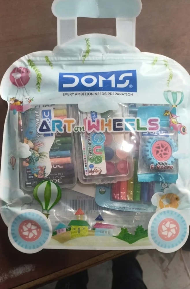 Doms Art on Wheels Stationery Kit